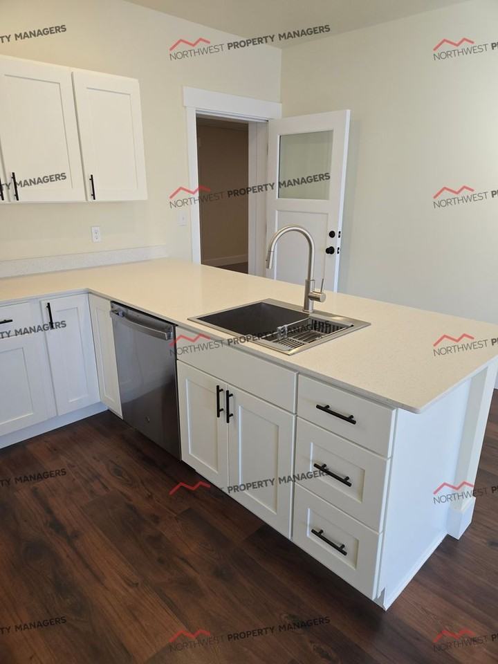 R313A - Cascade School Apts. - Photo 6 of 14