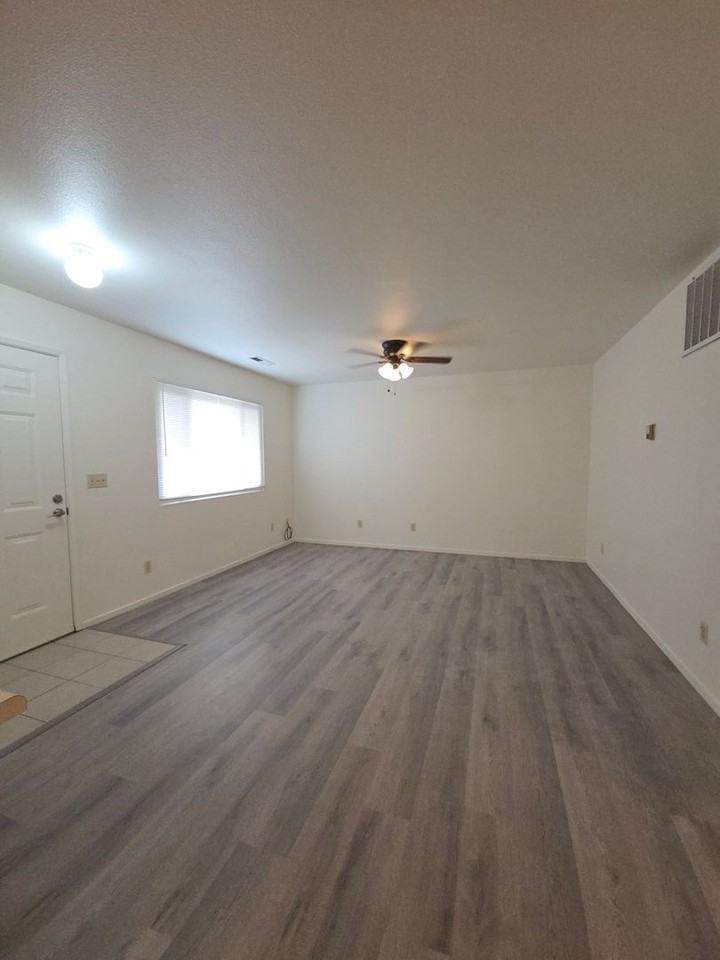 1826 E Street - Photo 3 of 13