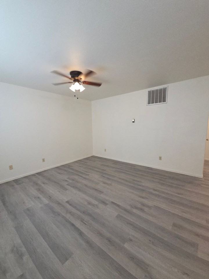 1826 E Street - Photo 4 of 13