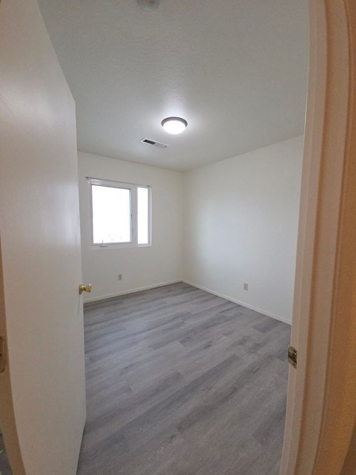 1826 E Street - Photo 6 of 13