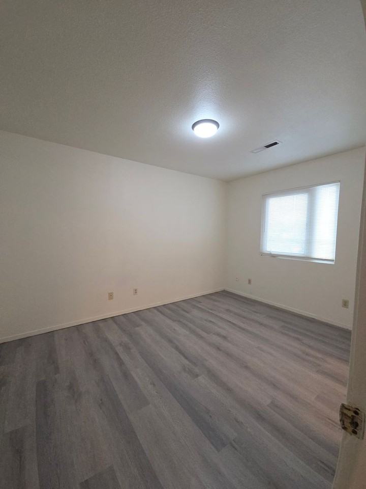 1826 E Street - Photo 7 of 13