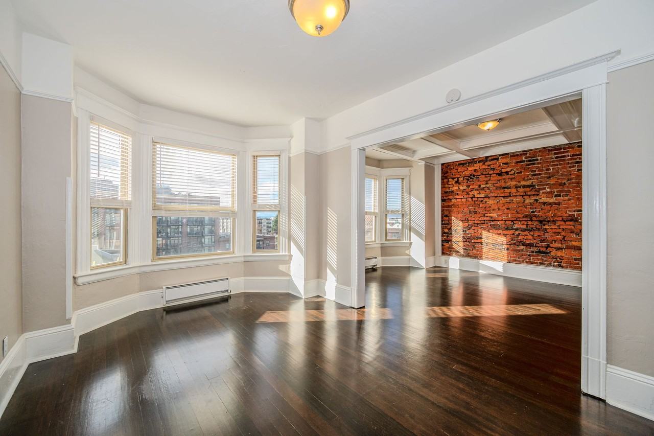 Goldie - Photo 3 of 11