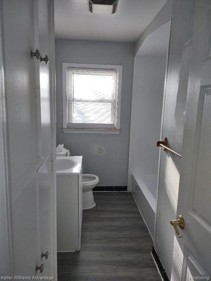 31266 Hathaway St - Photo 5 of 10