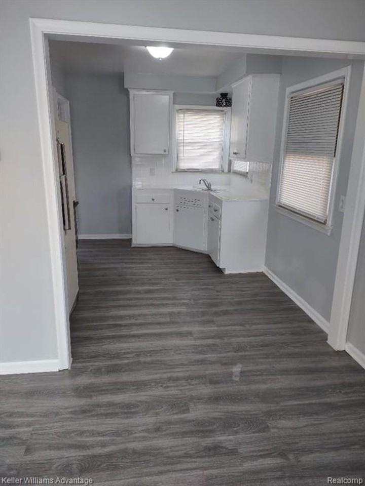 31266 Hathaway St - Photo 6 of 10