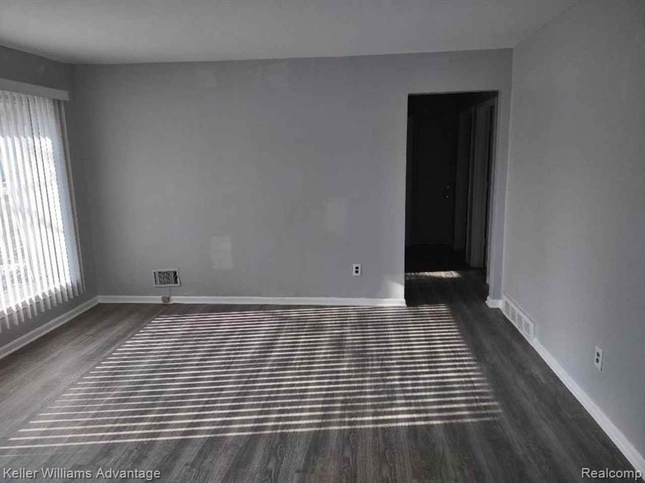 31266 Hathaway St - Photo 7 of 10