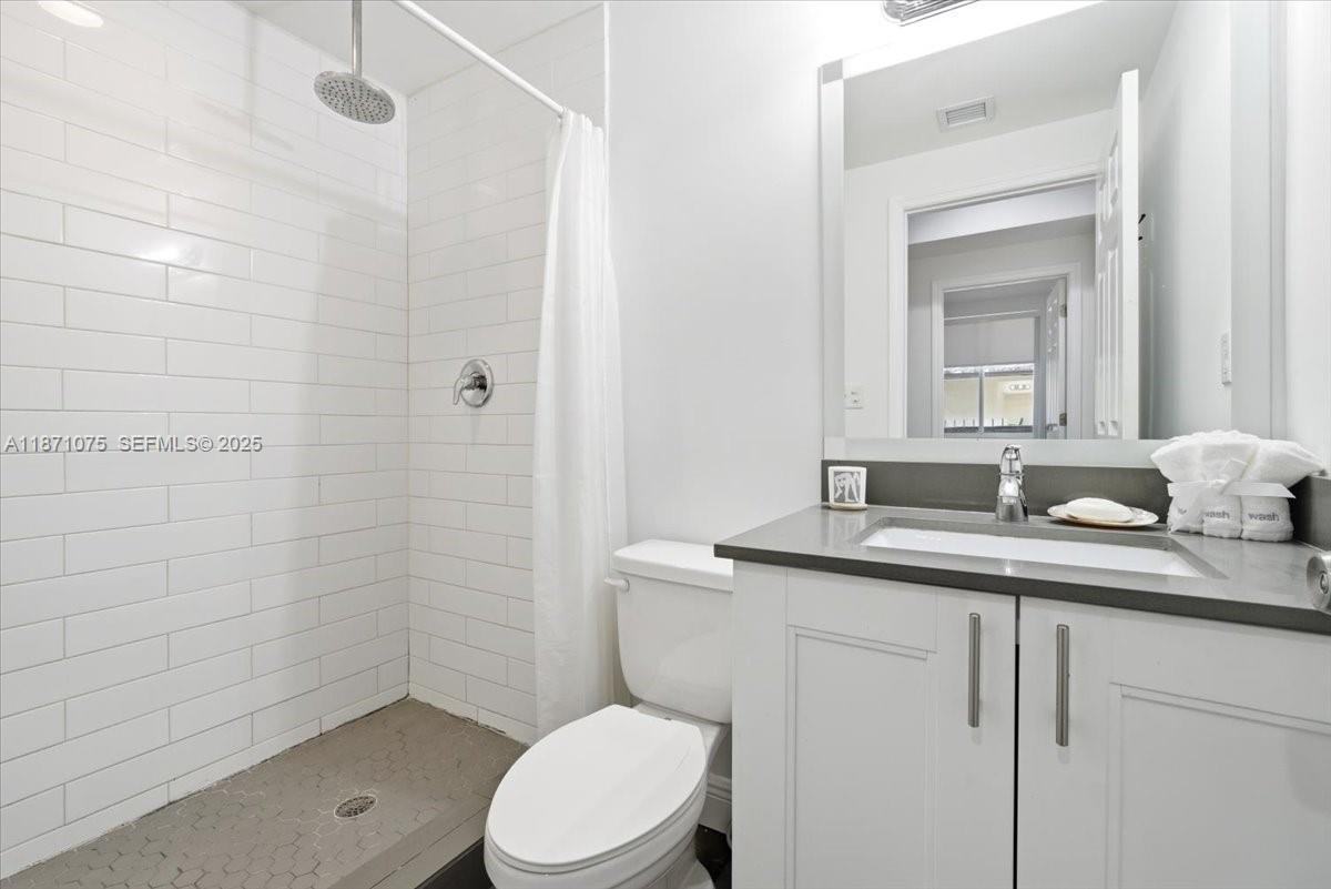 541 Northwest 33rd Street ##1 - Photo 4 of 16