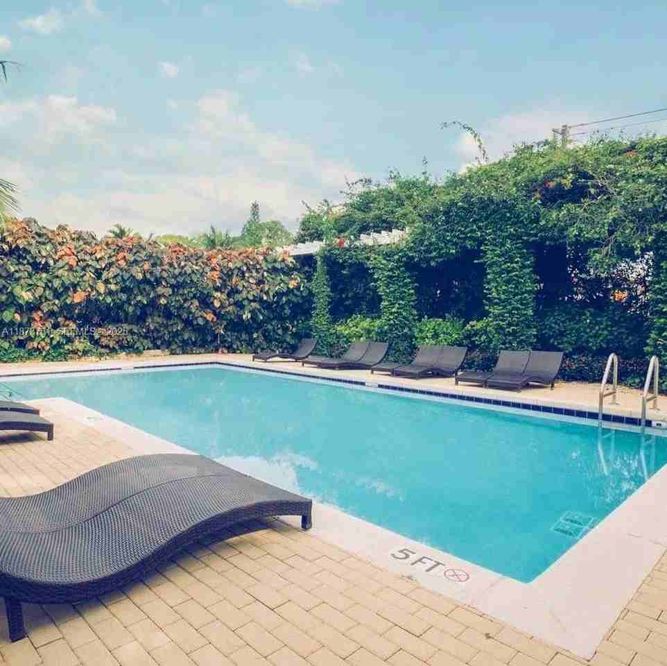 1401 Southwest 22nd Street - Photo 3 of 10