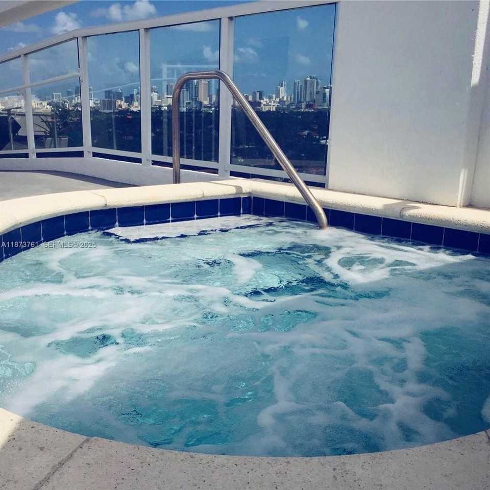 1401 Southwest 22nd Street - Photo 5 of 10