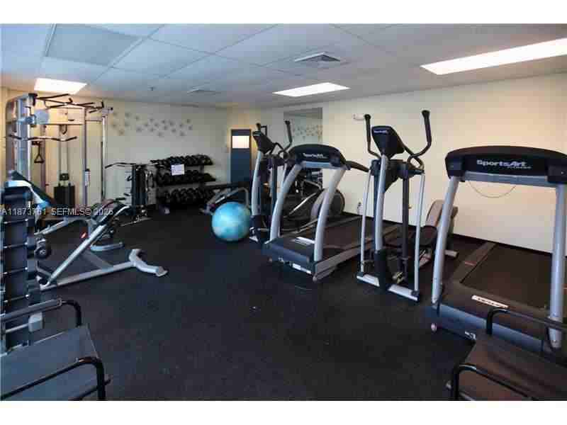 1401 Southwest 22nd Street - Photo 6 of 10