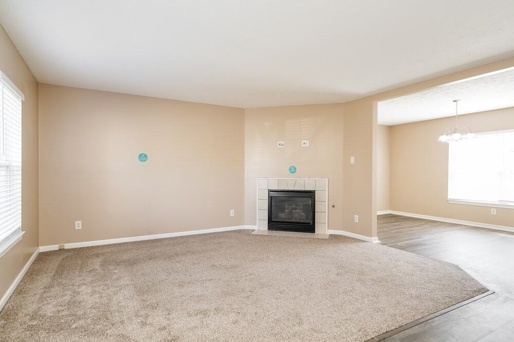 748 Tulip Ln - Photo 4 of 18