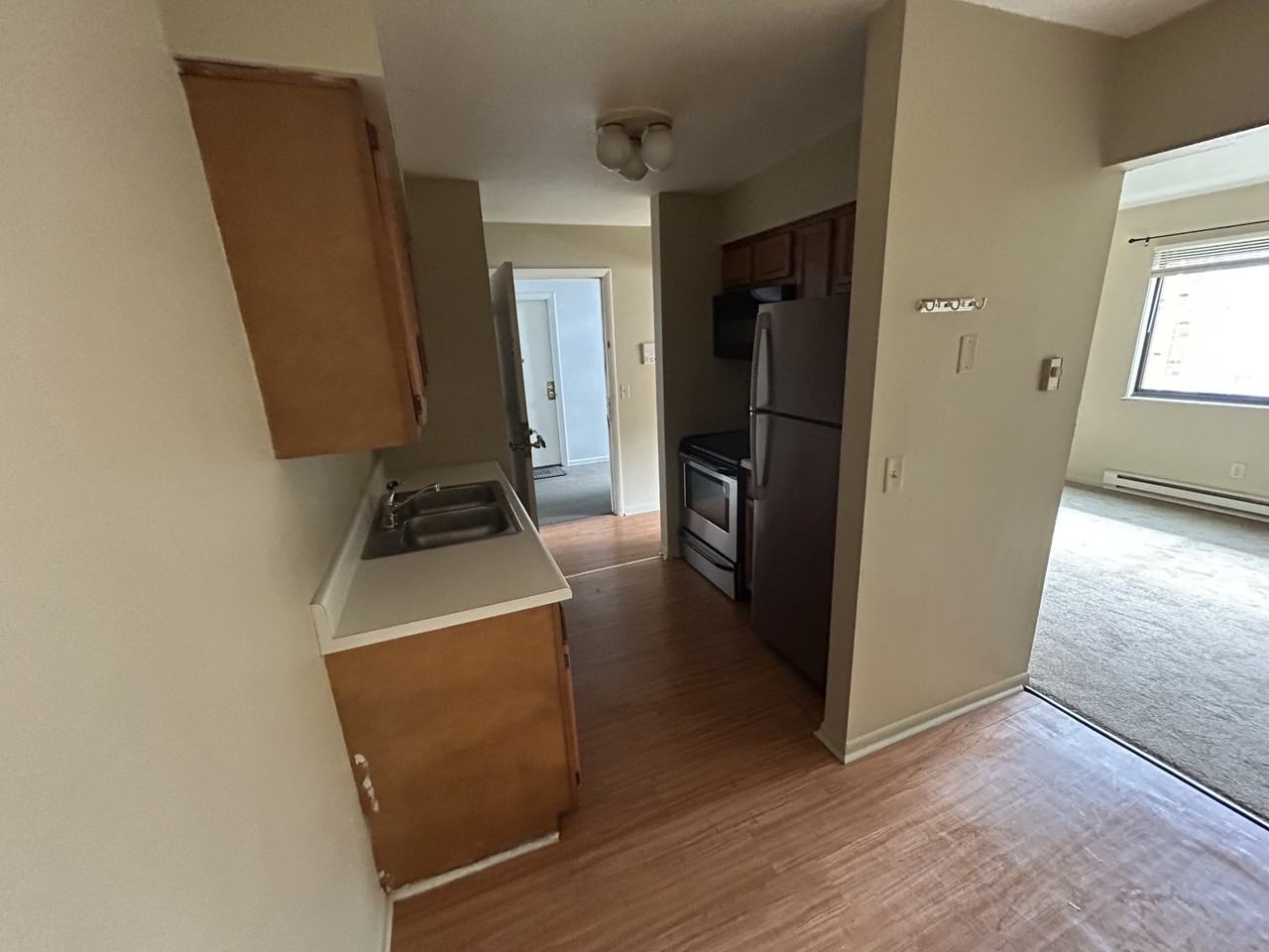 916 South Byrne Road - Photo 4 of 7