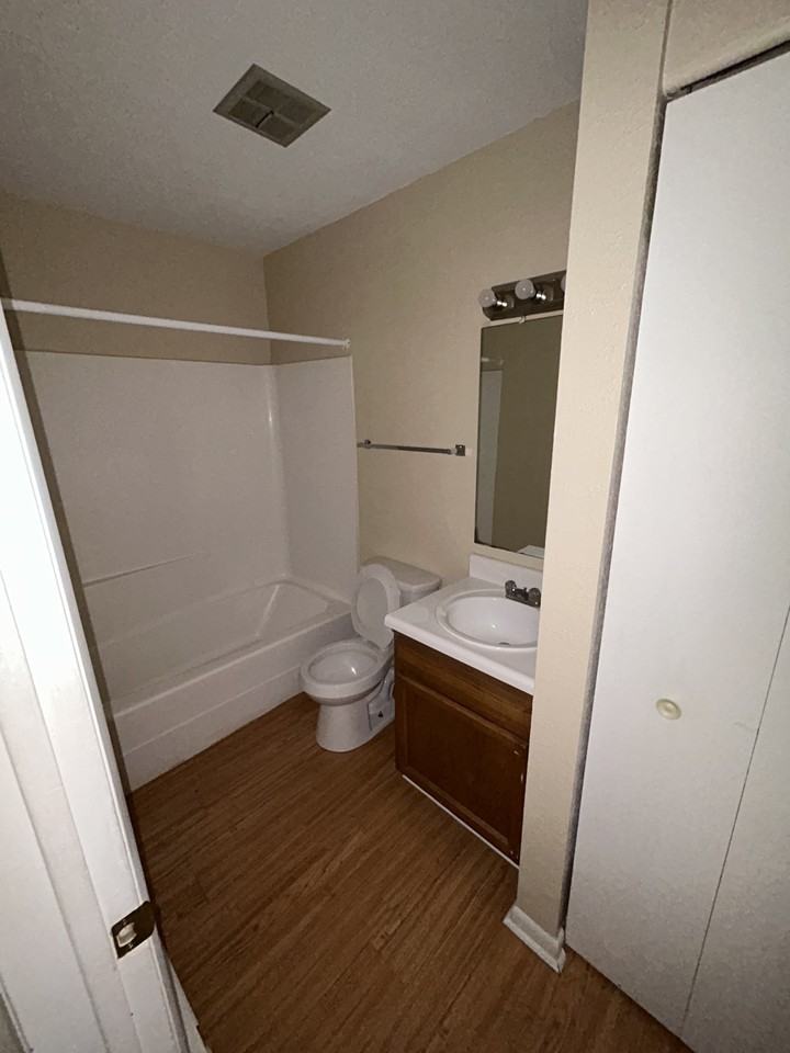 916 South Byrne Road - Photo 6 of 7