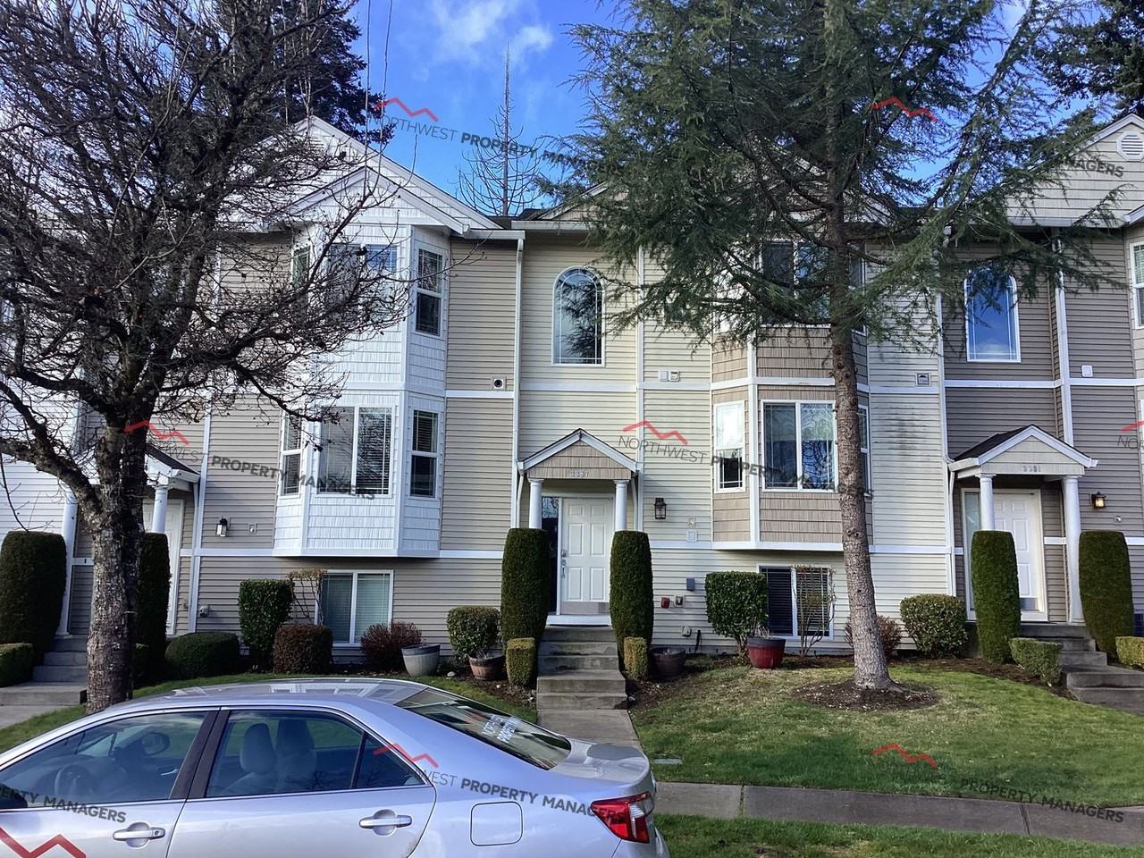 3387 Bali St Ne - Photo 2 of 35