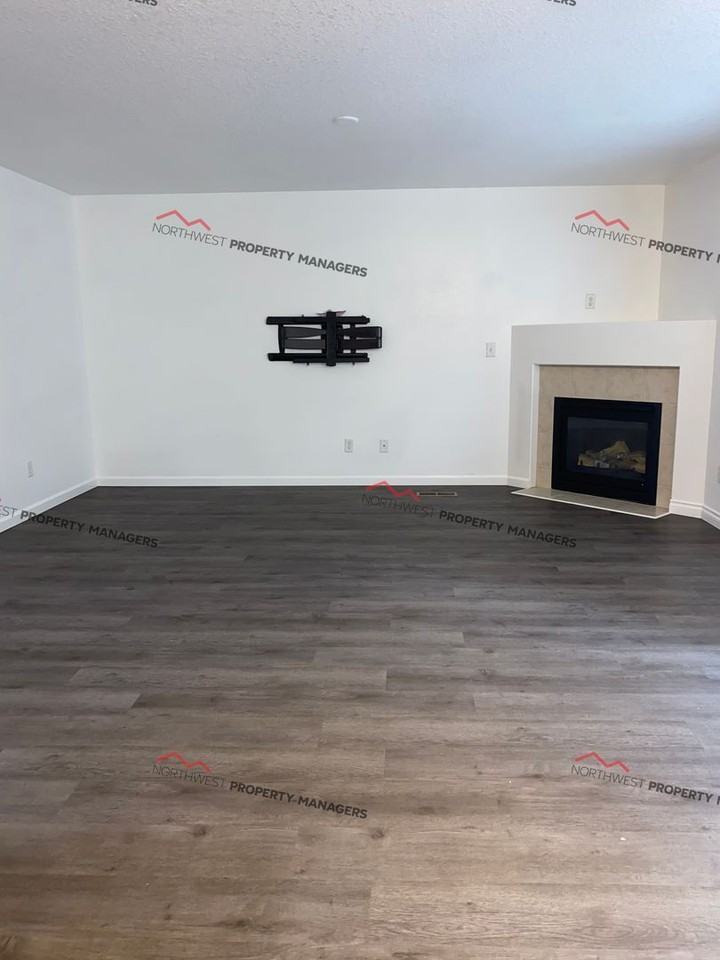 3387 Bali St Ne - Photo 5 of 35