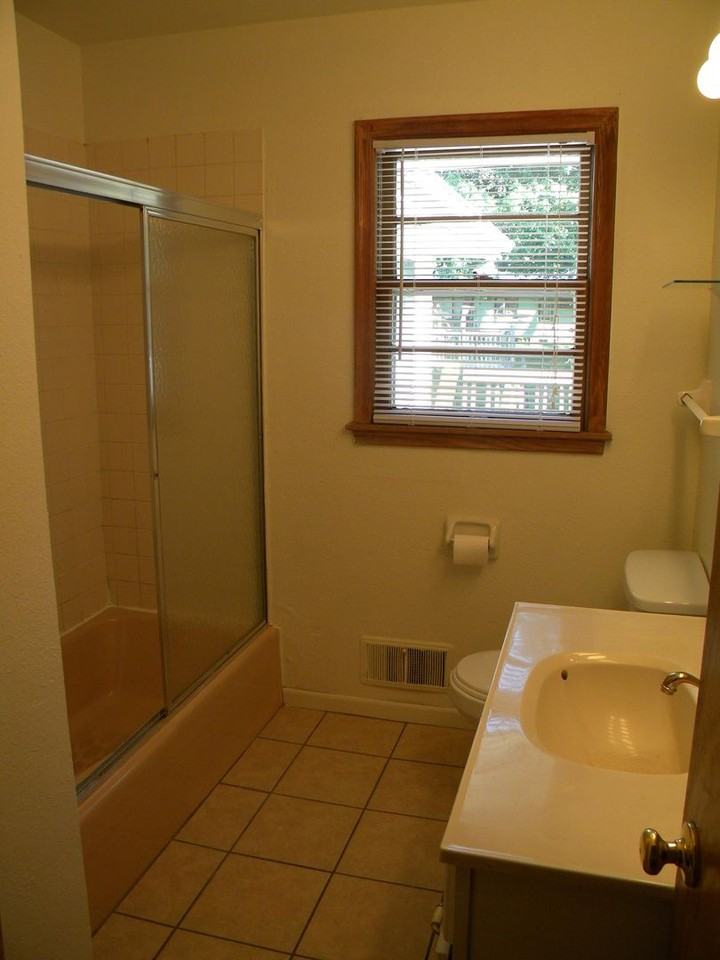 2905 32nd Ave Ne - Photo 3 of 11