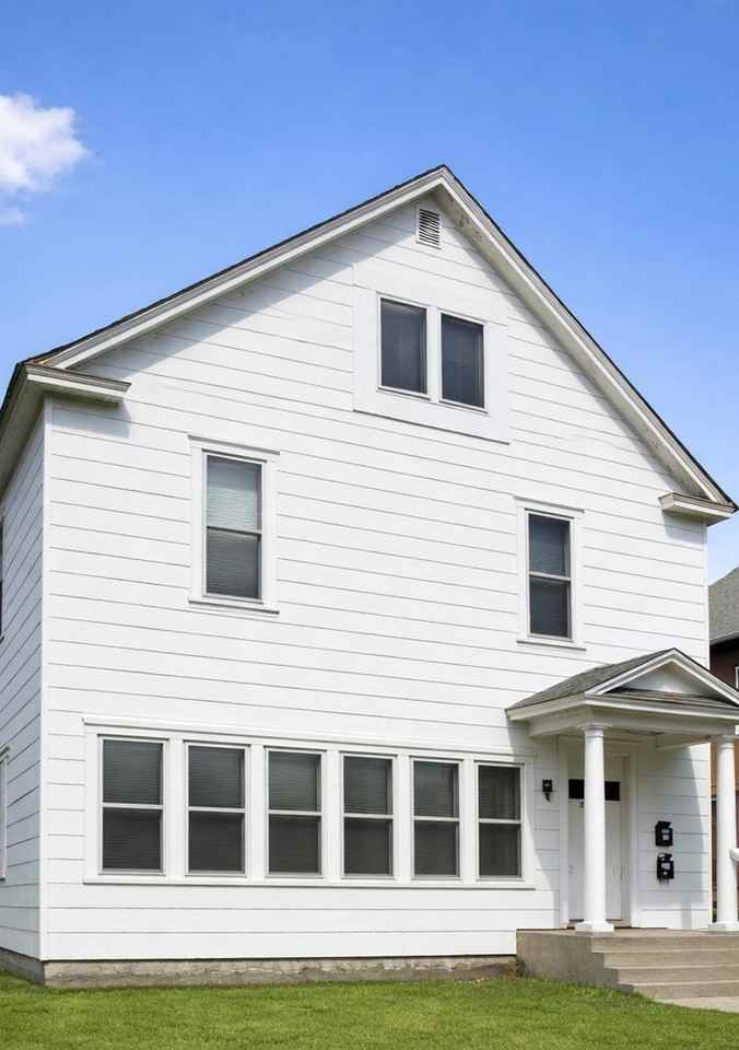 1303-HEN - Photo 2 of 22