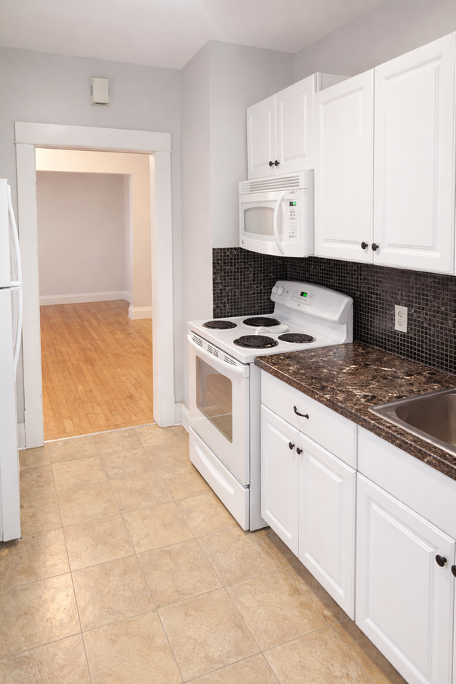 808-810 University Ave SE - Photo 2 of 14