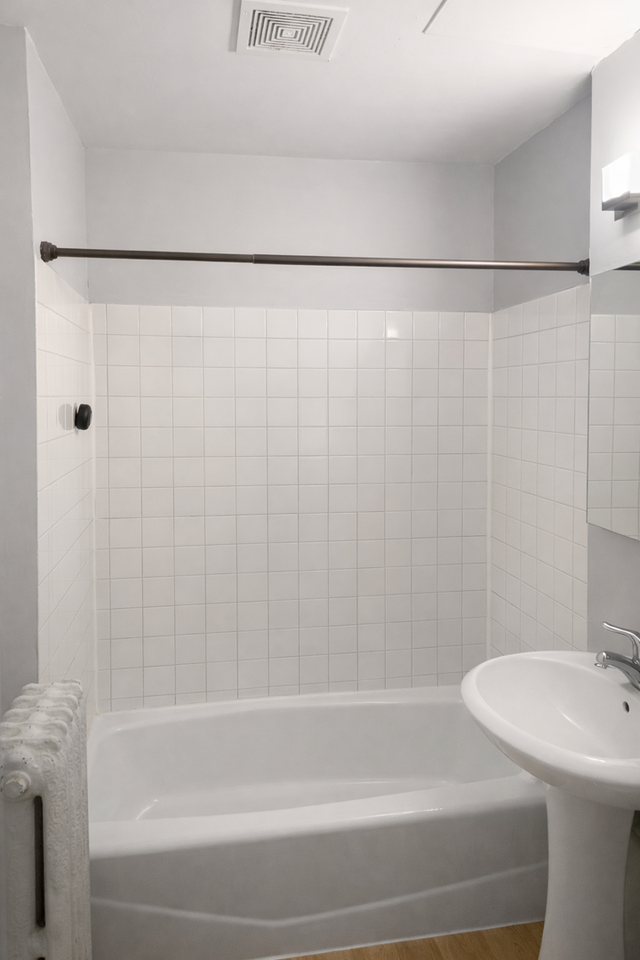 808-810 University Ave SE - Photo 5 of 14