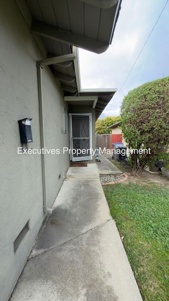 3475 Payne Ave - Photo 2 of 13