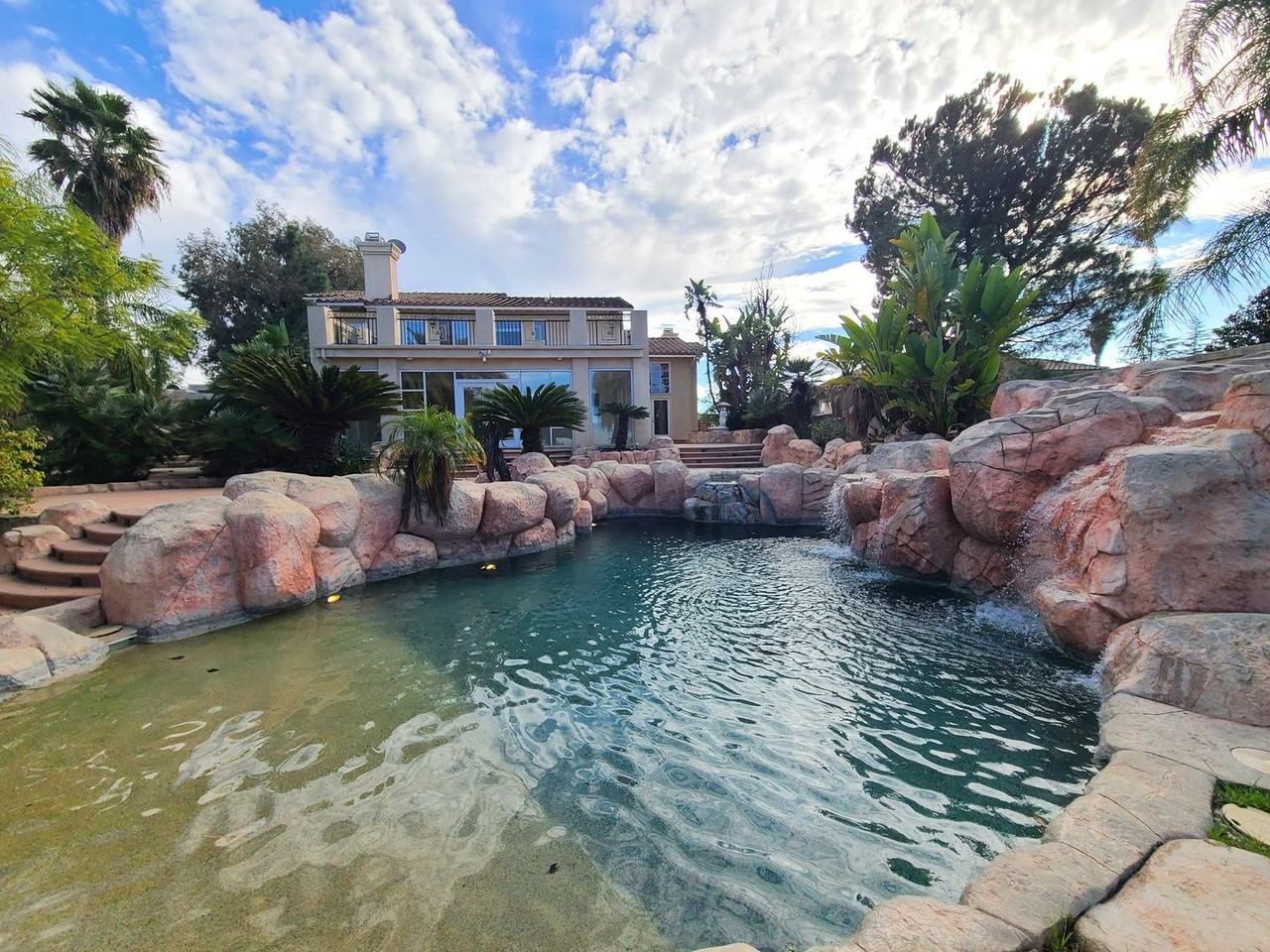 306 Edgemont Dr - Photo 3 of 25