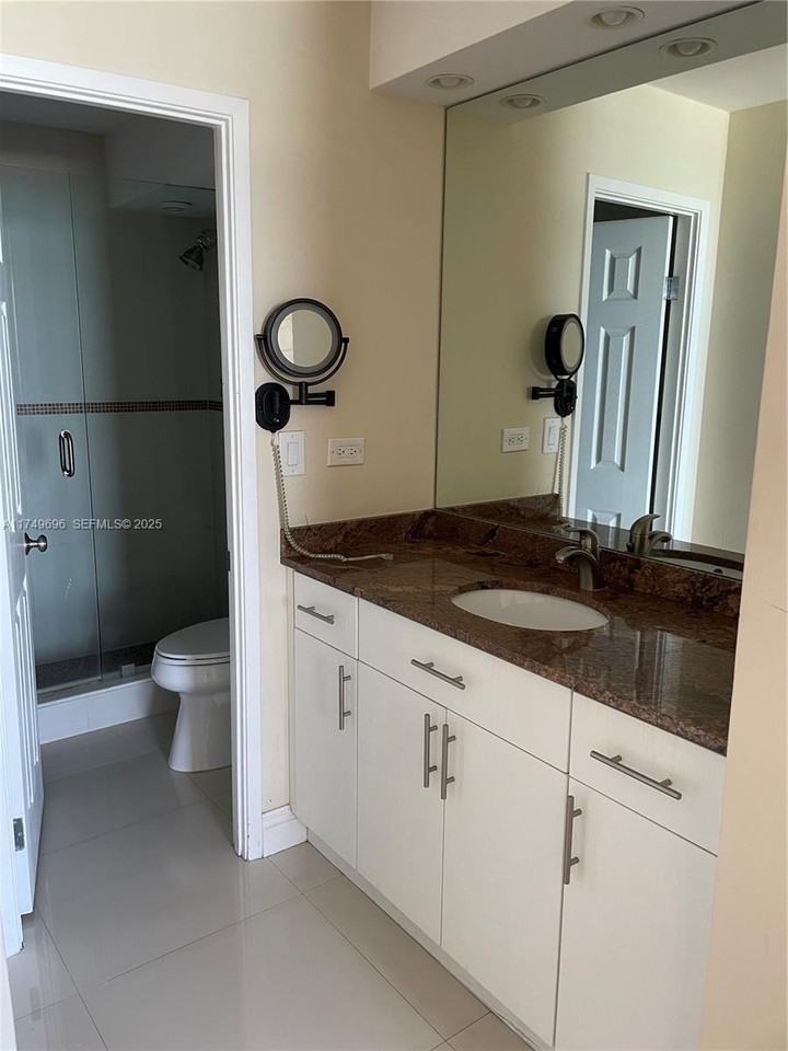 7135 Collins Avenue ##832 - Photo 2 of 14