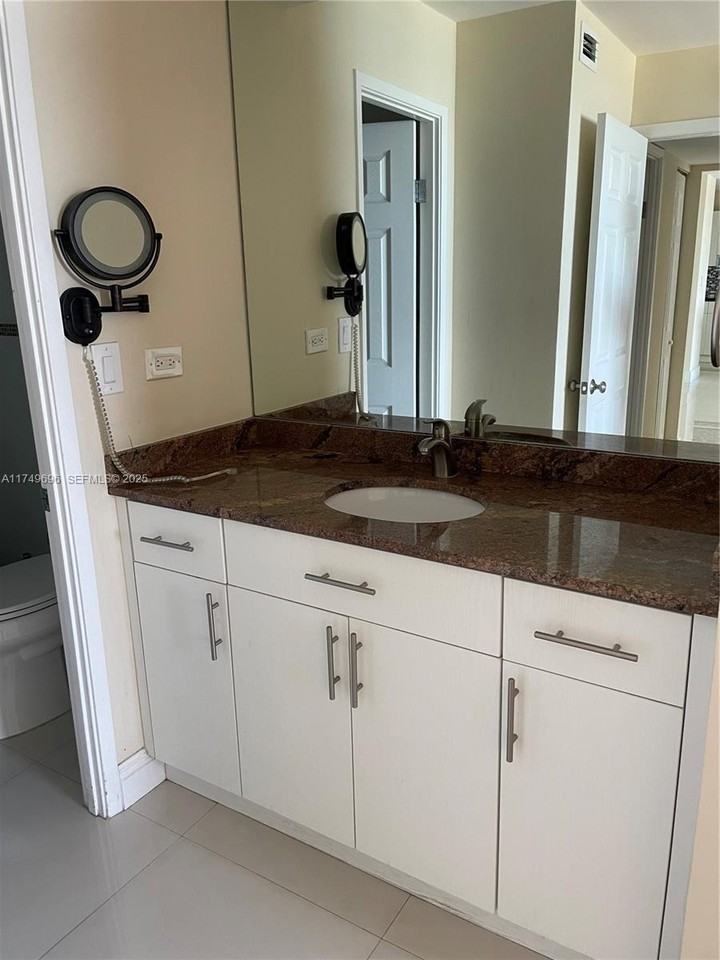 7135 Collins Avenue ##832 - Photo 3 of 14