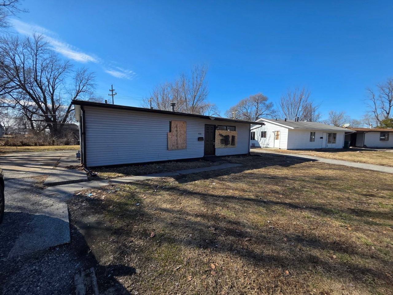 400 Saint Thomas Ln - Photo 2 of 9