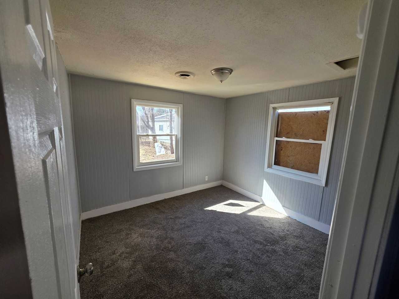 400 Saint Thomas Ln - Photo 5 of 9