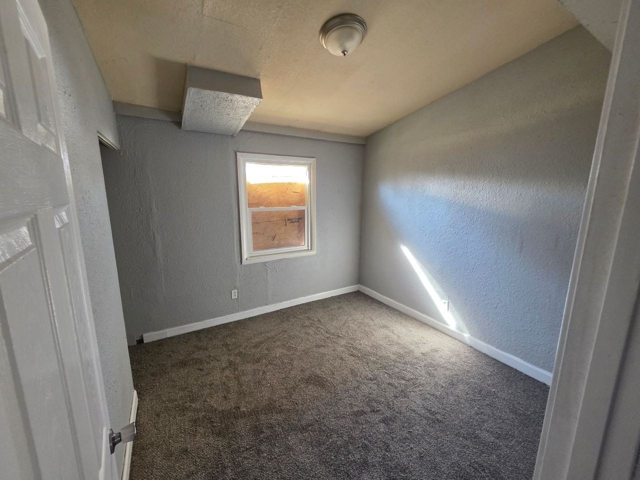 400 Saint Thomas Ln - Photo 6 of 9