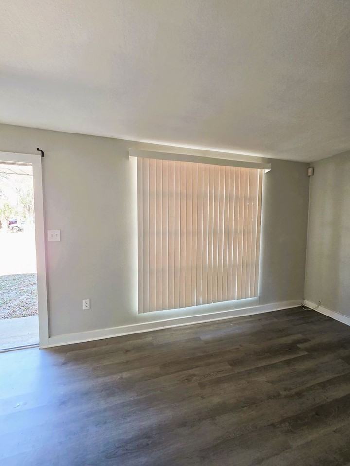 1423 Bryant St - Photo 3 of 10