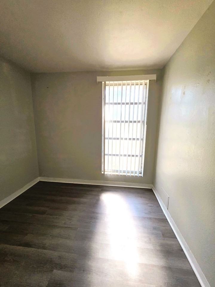 1423 Bryant St - Photo 6 of 10