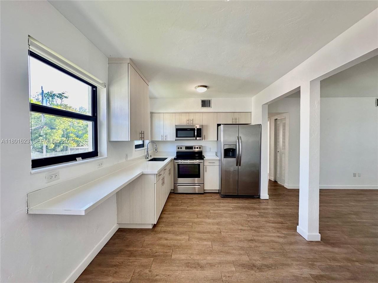 4204 Southwest 14th Street ##4 - Photo 6 of 10