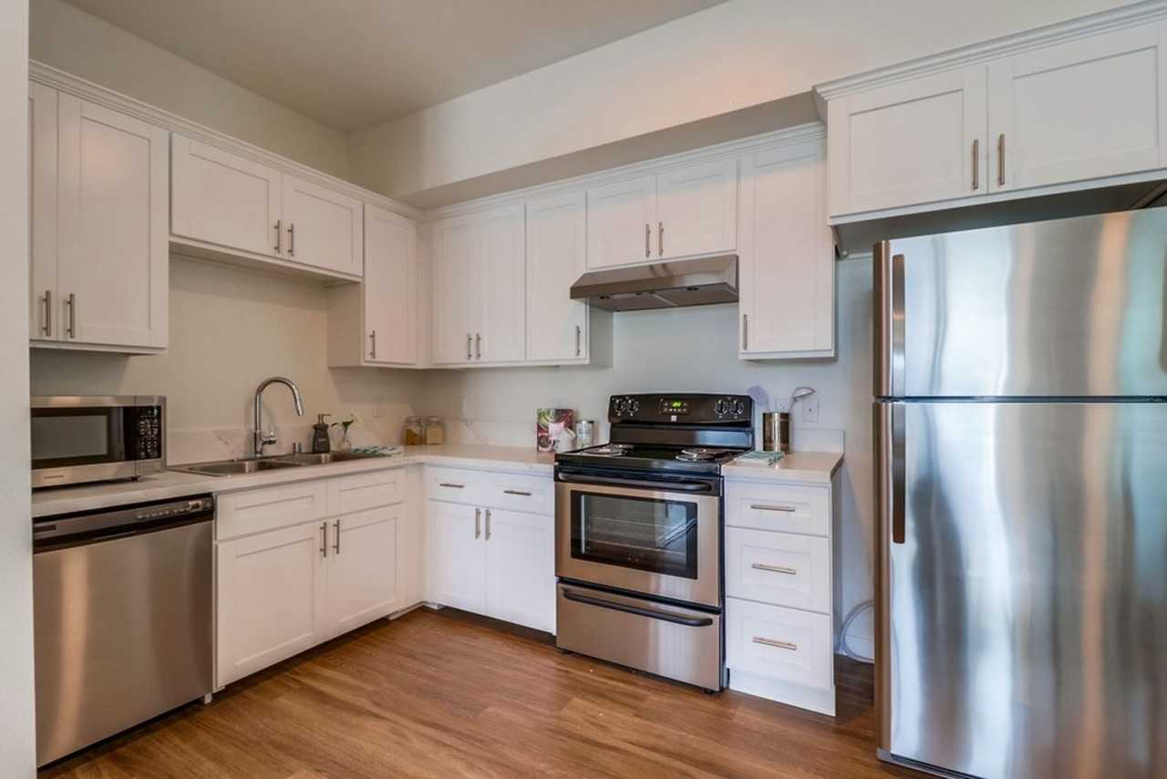 127 50th St - Photo 4 of 27