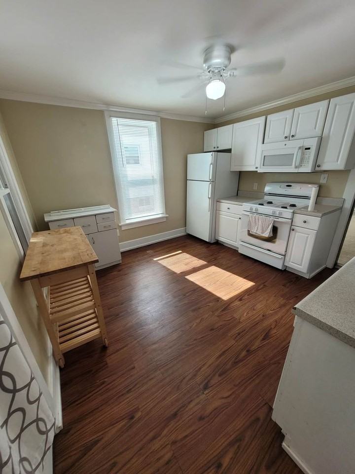 126 Byall Ave - Photo 4 of 11