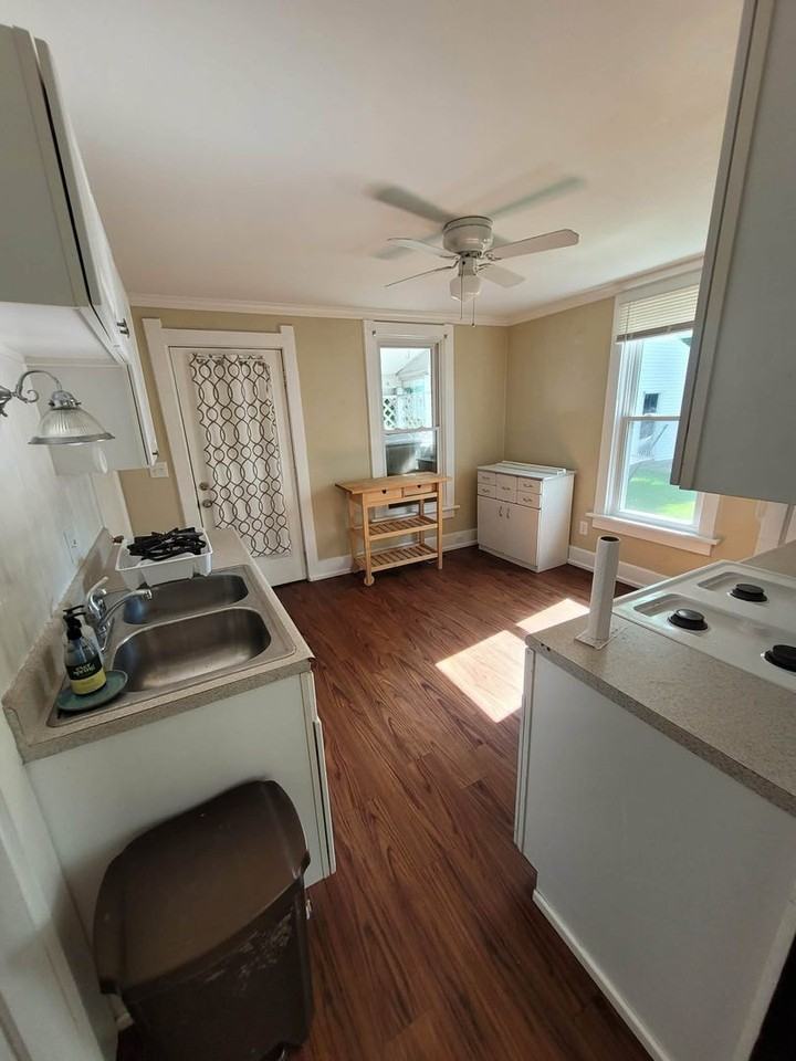 126 Byall Ave - Photo 5 of 11