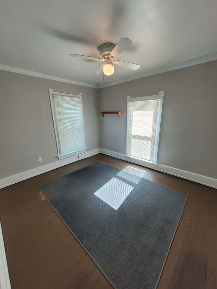 126 Byall Ave - Photo 7 of 11