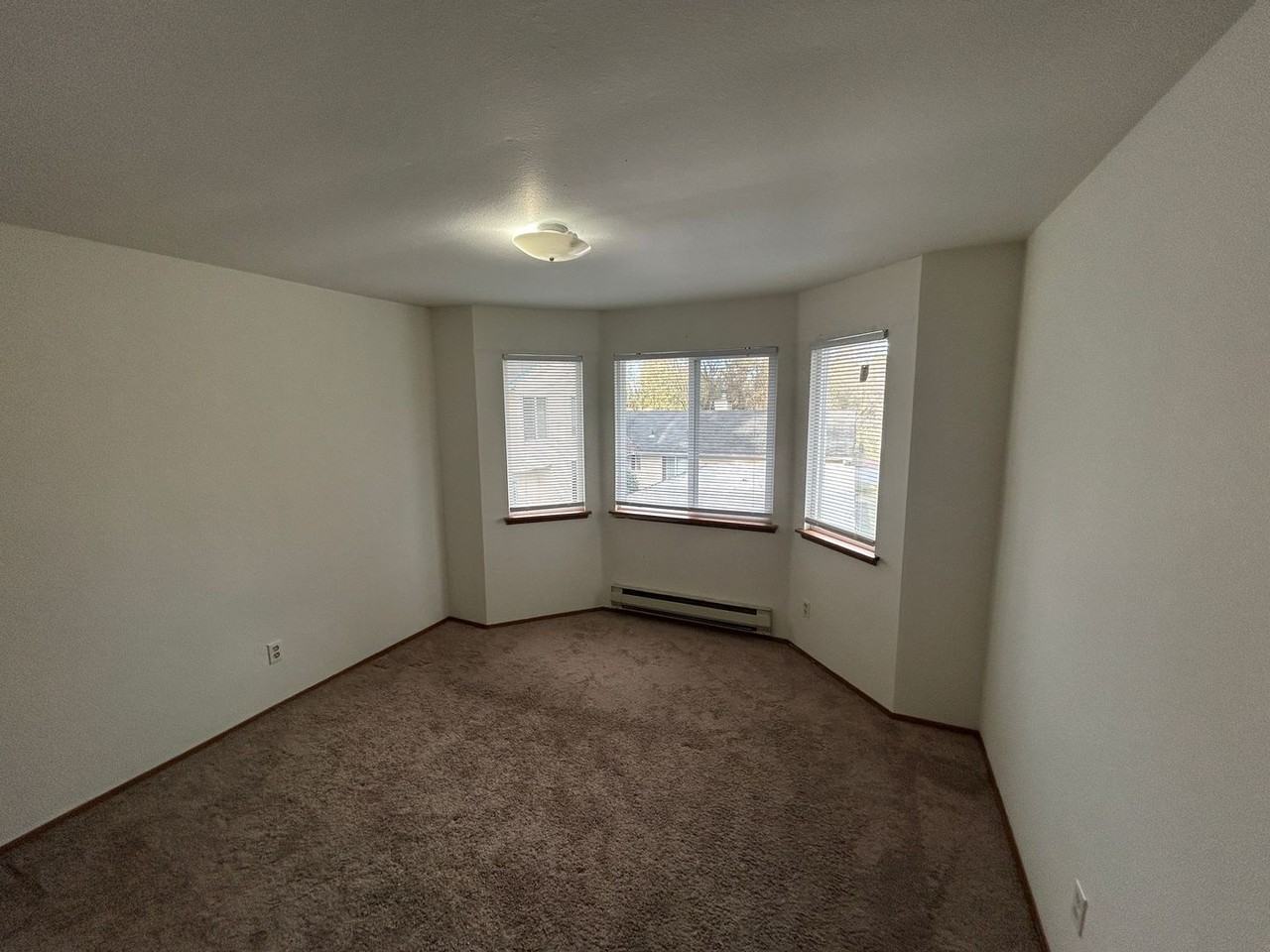 1002 10th St Ne - Photo 6 of 16