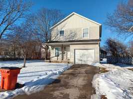 featured image of 207 Franklin St