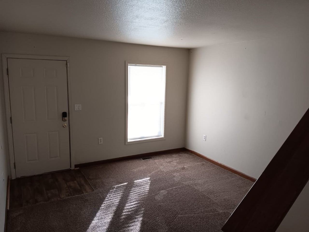 207 Franklin St - Photo 6 of 14