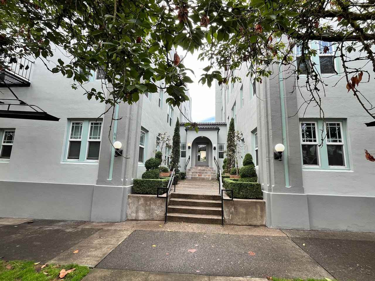 Castle Manor by Star Metro - Photo 5 of 30