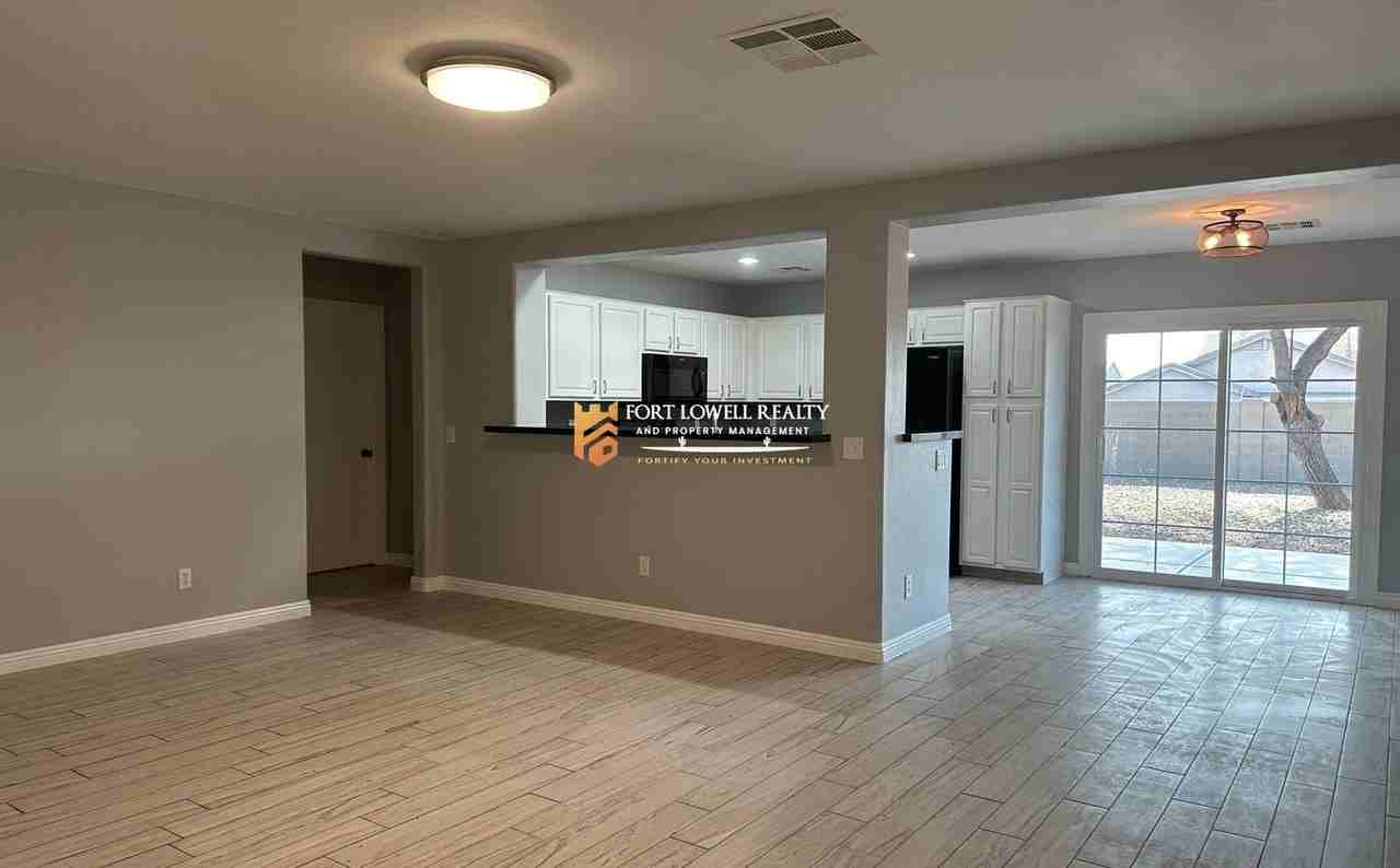 1401 S 228th Ln - Photo 2 of 16