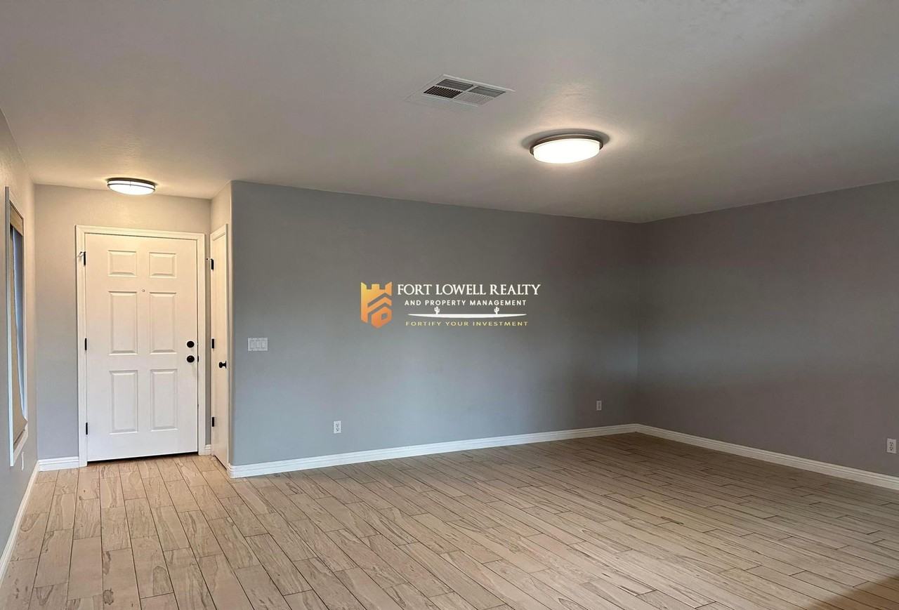 1401 S 228th Ln - Photo 4 of 16