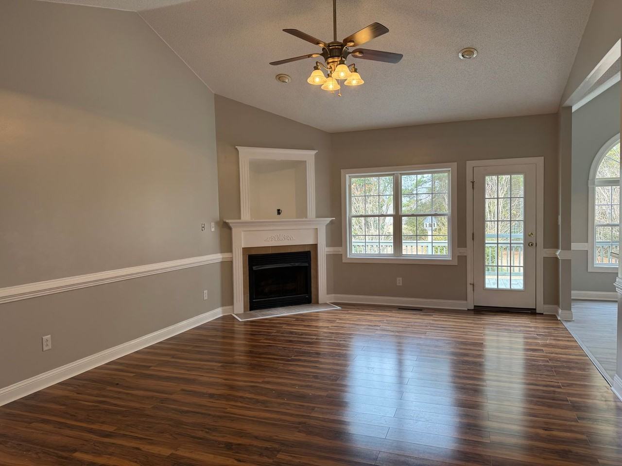 105 Serenity Ct - Photo 2 of 27