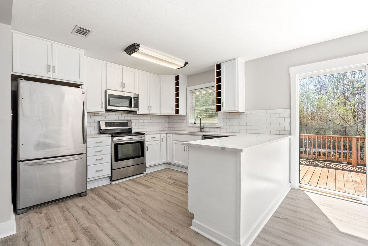 1005 Crawford Rd - Photo 5 of 17