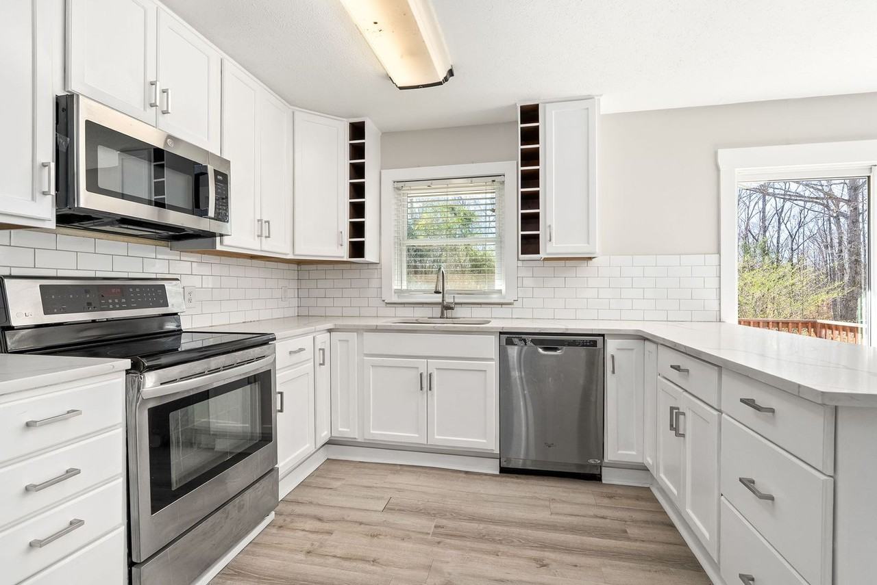 1005 Crawford Rd - Photo 6 of 17