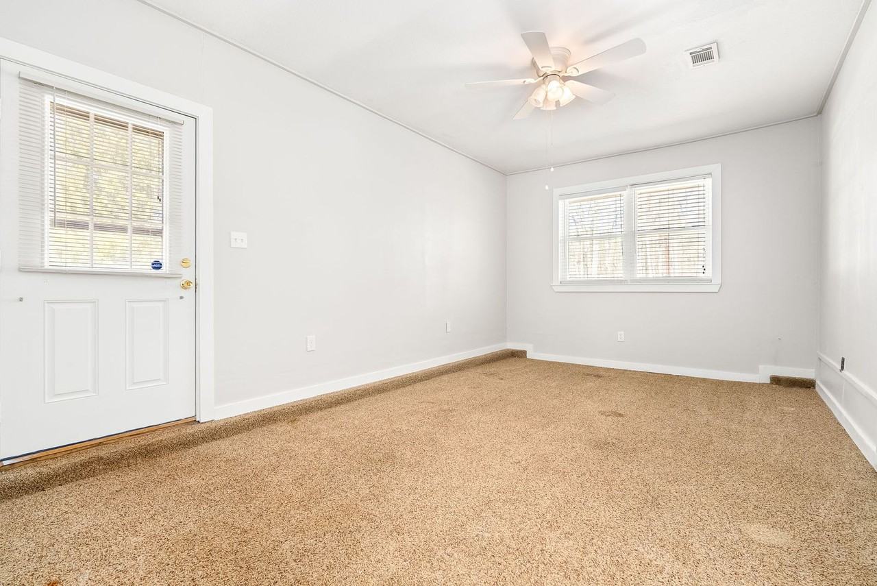 1005 Crawford Rd - Photo 7 of 17