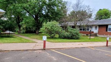 featured image of 902 806, 808, 900, 902 University Ave