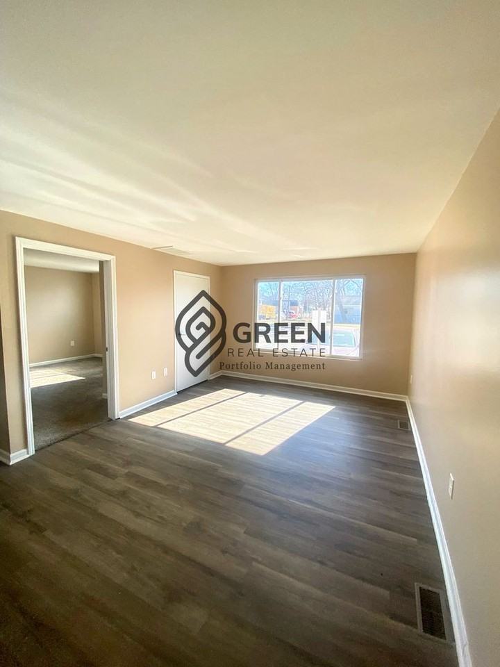 2755 Cooper Dr. - Photo 2 of 9