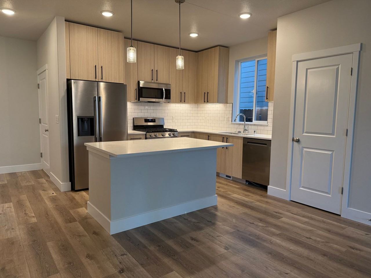 9724 Ne 29th Ave - Photo 3 of 15
