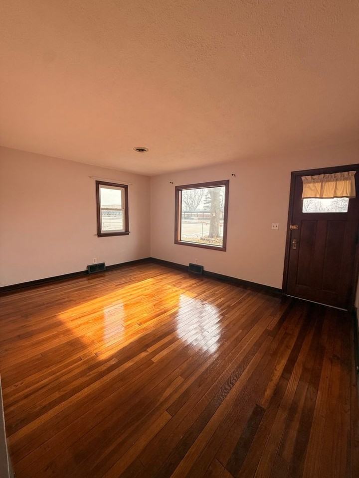 630 Windsor Rd - Photo 2 of 13